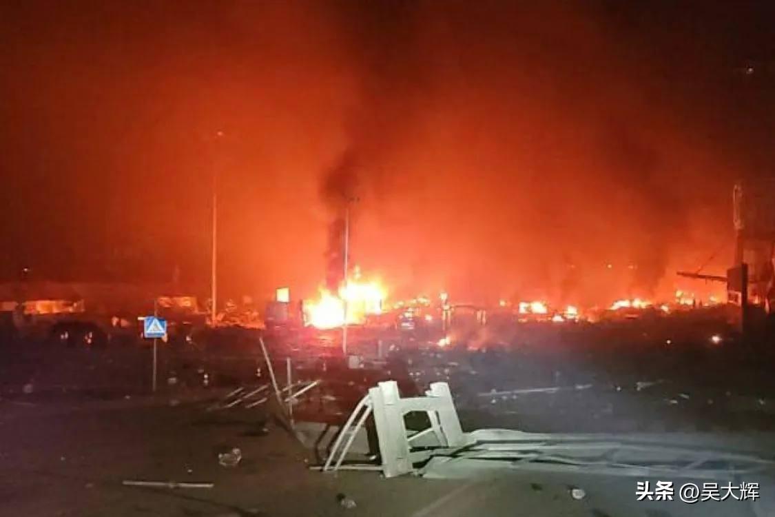 靠近波兰边境的乌克兰能源设施遭打击
 
据乌克兰沃伦州政府消息，一架无人机击中了