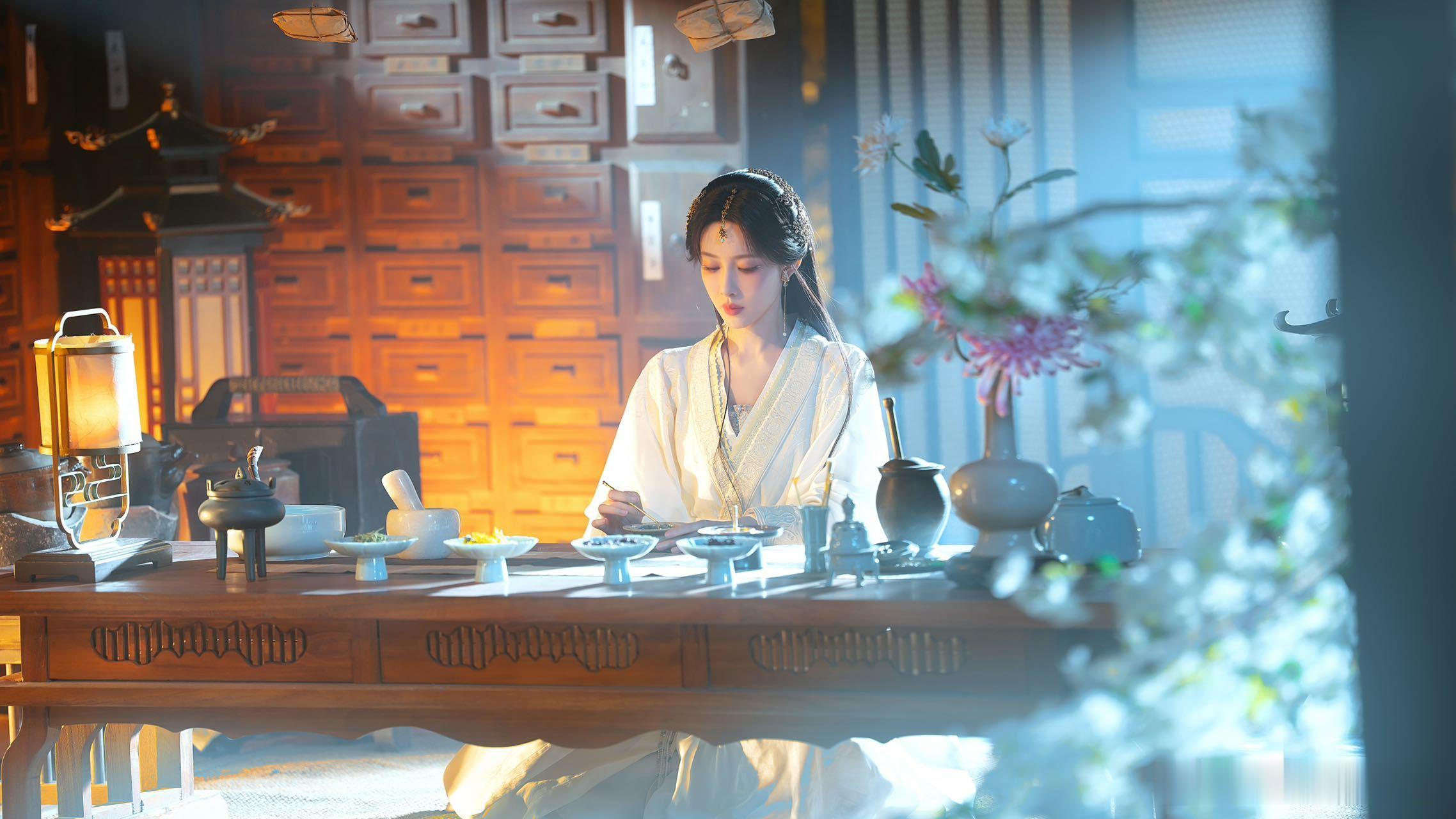 孟子义美人带血的含金量百花杀🥀破碎美学直接拉满，血迹点缀眉眼间，镜头之下满是历