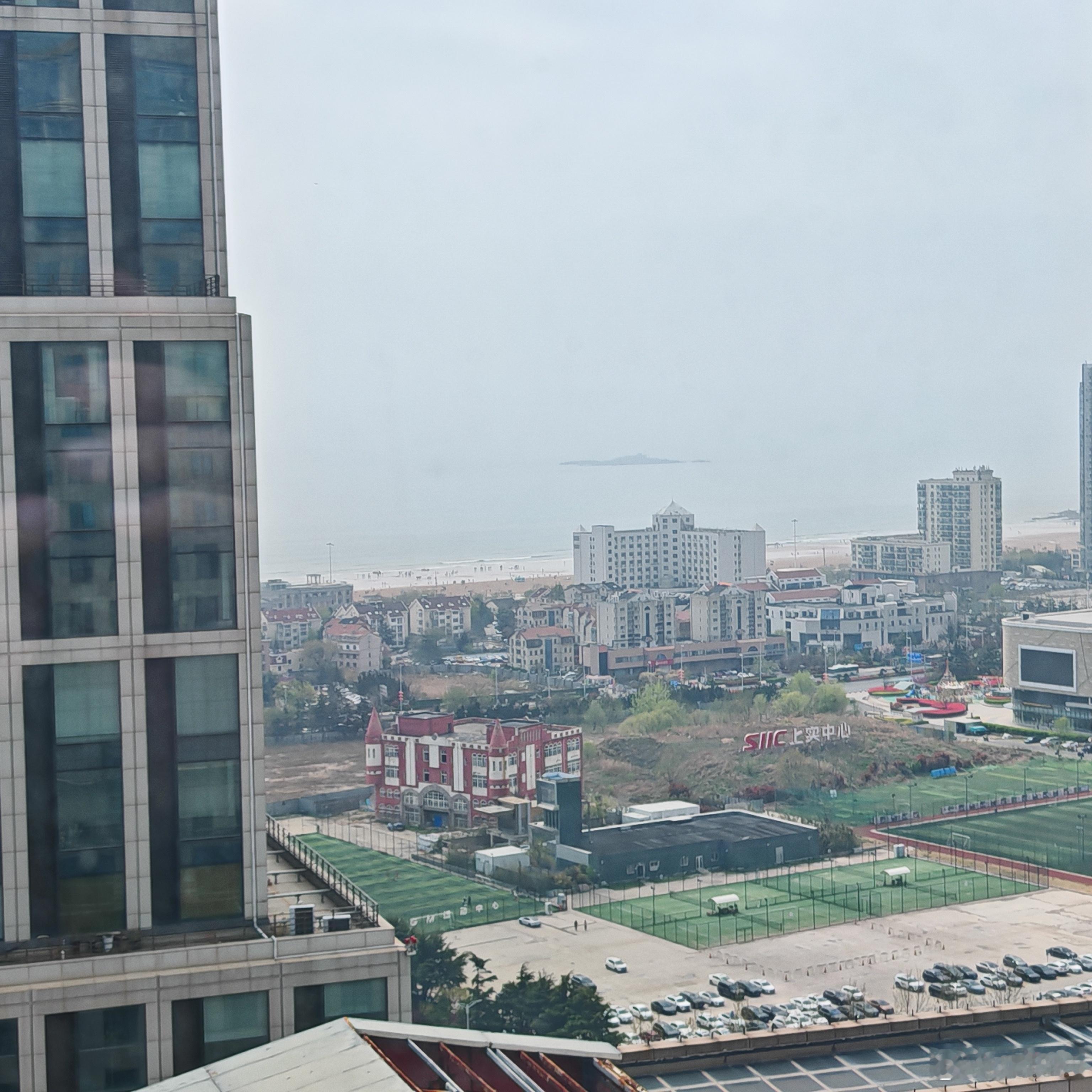 【投资明见】周一操作策略上周市场冲高回落，周线形成了上影线，但是高点特征不明显，