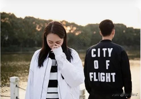 一桩婚事，因为房产证上的一个名字彻底散了。表弟家全款买的婚房，女友不要彩礼不要三