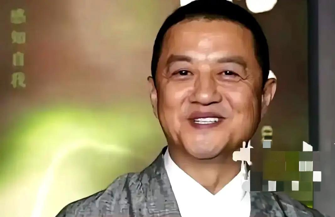 刷到李亚鹏直播的那段发言的时候，相信不少人和我一样，第一反应都是意外。在人人都想