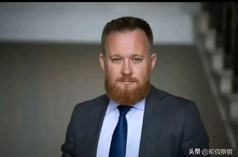 俄乌战争打了四年多，双方死伤惨重，乌克兰也欠下了巨额债务，乌克兰议员尤里.卡梅尔