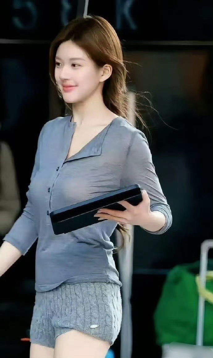 究竟是哪个天才设计师发明的毛短裤啊，这裤子确定穿着会舒服吗？ ​ ​​​