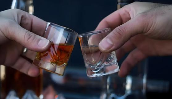 “讹天讹地讹空气！”陕西渭南，男子去一公司谈项目，告诉对方自己有高血压，吃饭时，