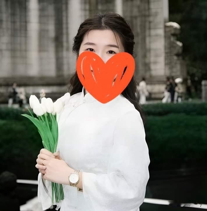 橘子洲大桥，一个还没来得及穿上白大褂，为人民服务的年轻女孩就这样永远留在了冰冷的