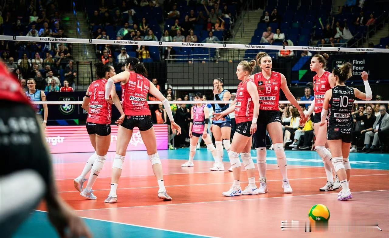 2024-2025赛季随着意大利🇮🇹科内利亚诺俱乐部晋级女排欧冠决赛，也成功