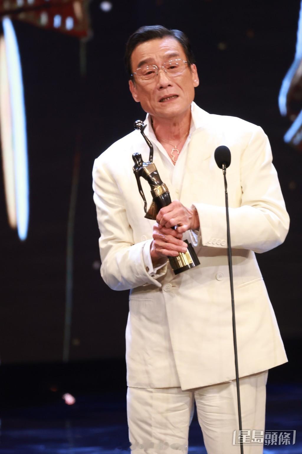 星岛：金像奖2026丨梁家辉由双胞胎女儿隔空见证五度称帝直击孙辈超萌反应：永远是