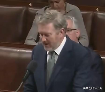 美国共和党议员马西公开抨击政府对伊朗的军事行动，称其将宗教领袖塑造成烈士，耗费数