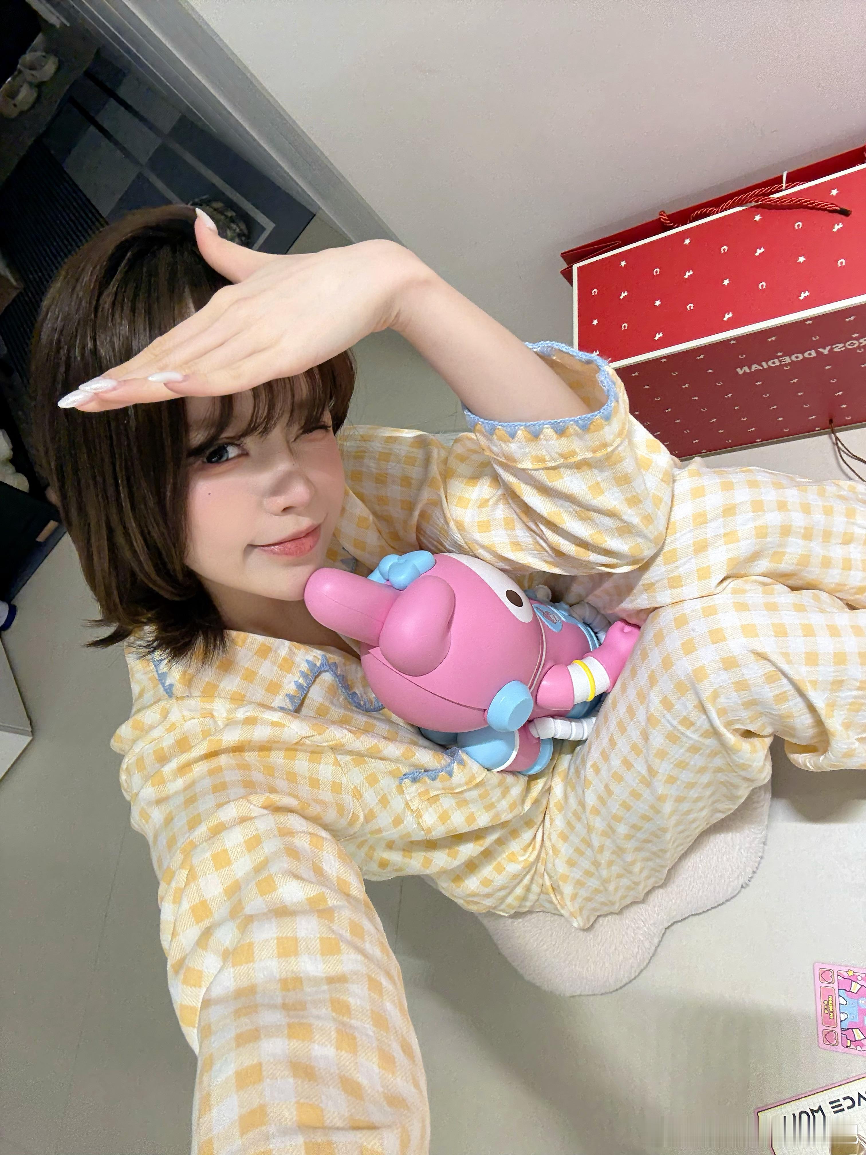 上个月打了onda和索夫波最近每天都在欣赏自己美丽的下颌线