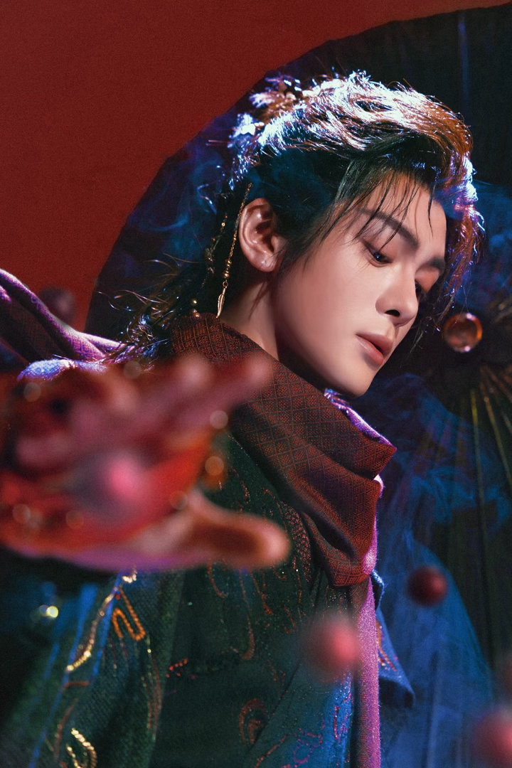 曾舜晞执伞仗剑曾舜晞武拾光十二念间试锋芒被曾舜晞武拾光的十二念法器狠狠惊艳到！从