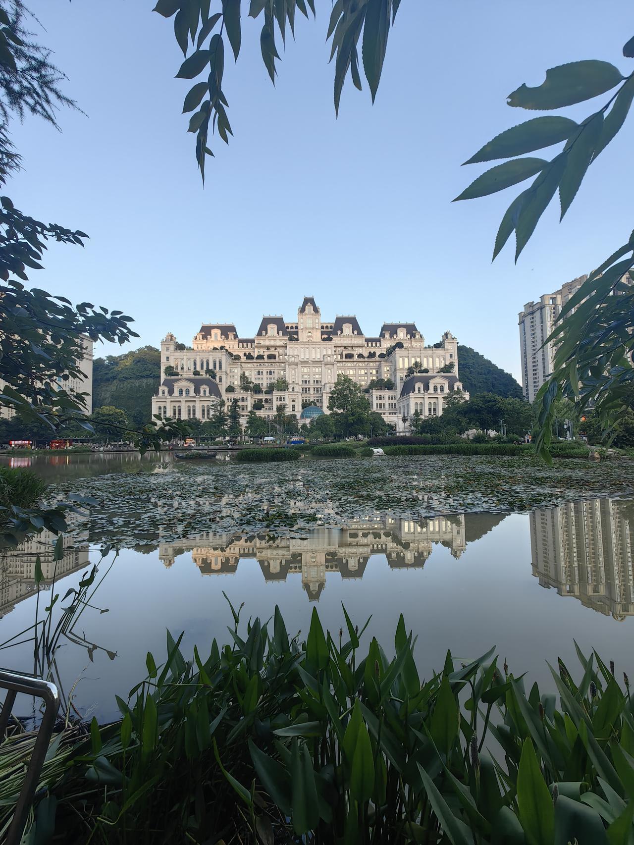 从3743点一口气上涨到3864点说明了什么？
    今天上证指数先抑后扬，开