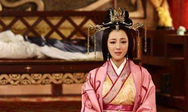 古代婚姻里，出口在哪边是写清楚的。
 
丈夫有七条理由可以休妻，写进历代法典，条