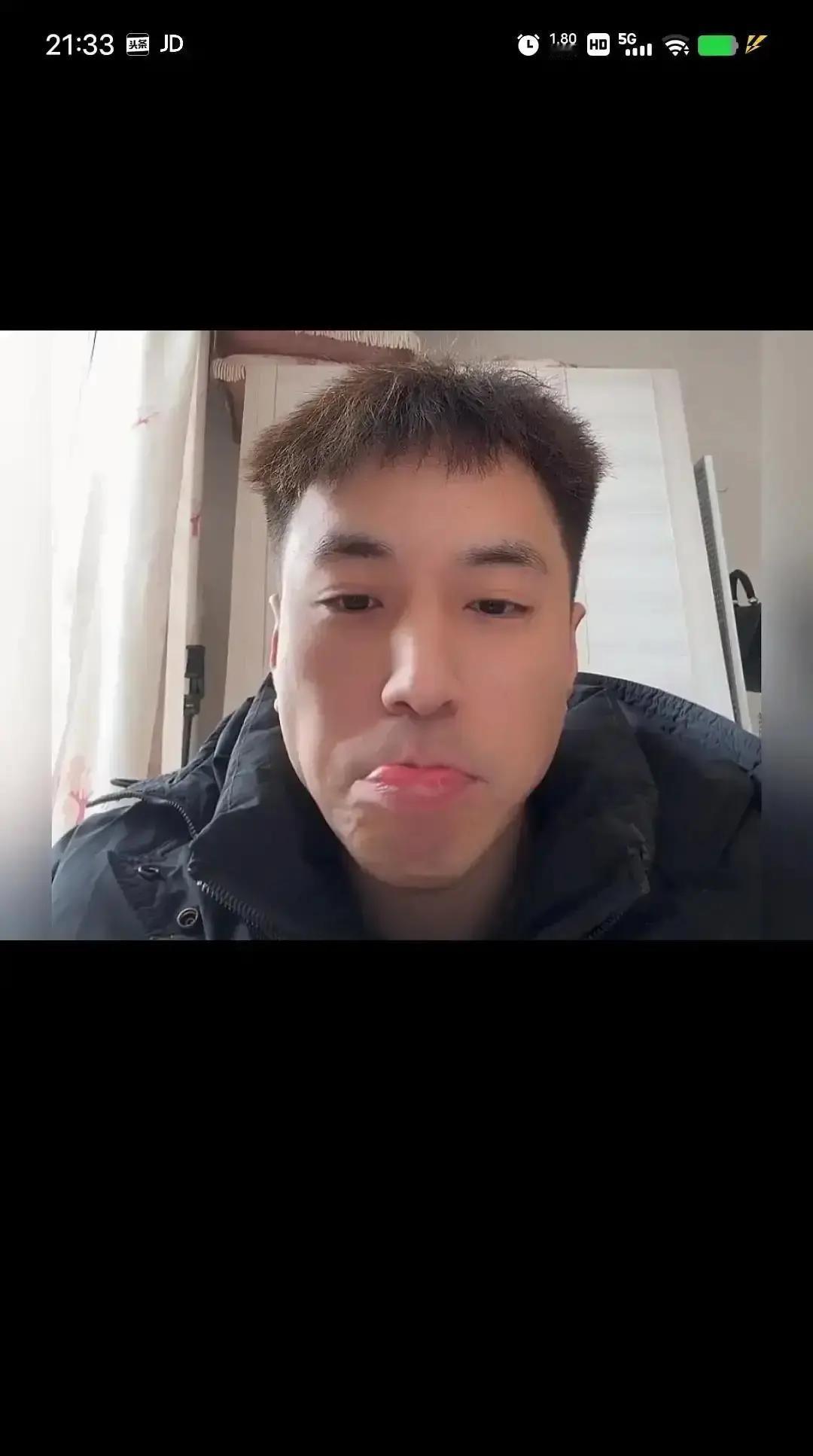 杨增抖音停更两周，粉丝群炸锅。

起因是3月底他和女友合拍吵架到凌晨三点，女方当