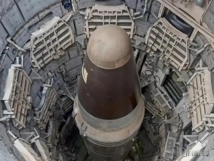 伊朗若想长治久安，唯一的办法就是效仿巴基斯坦，购买整套防空体系。让美以的战机再也