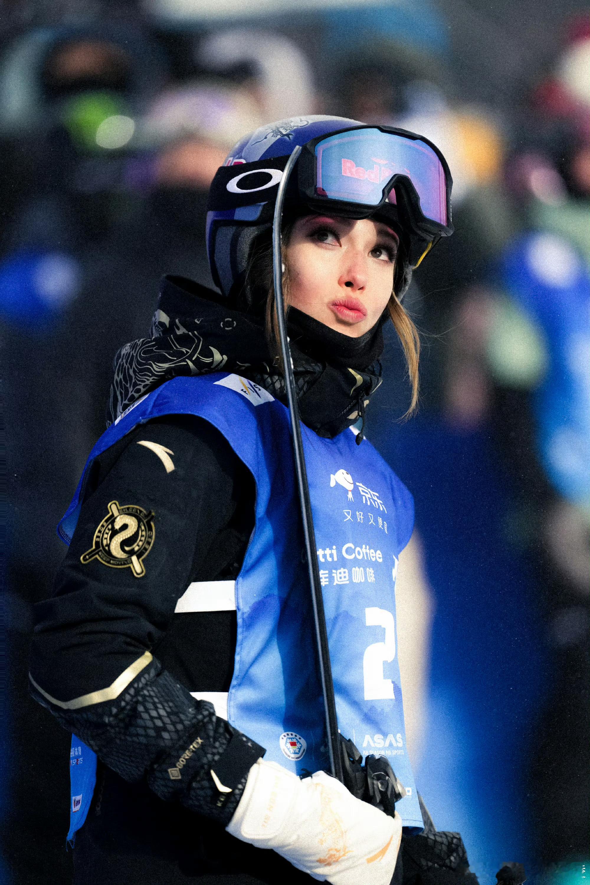 谷爱凌自我加压卷到哭雪场上的追风少女也有柔软瞬间，谷爱凌为米兰冬奥备战卷到哭！顶