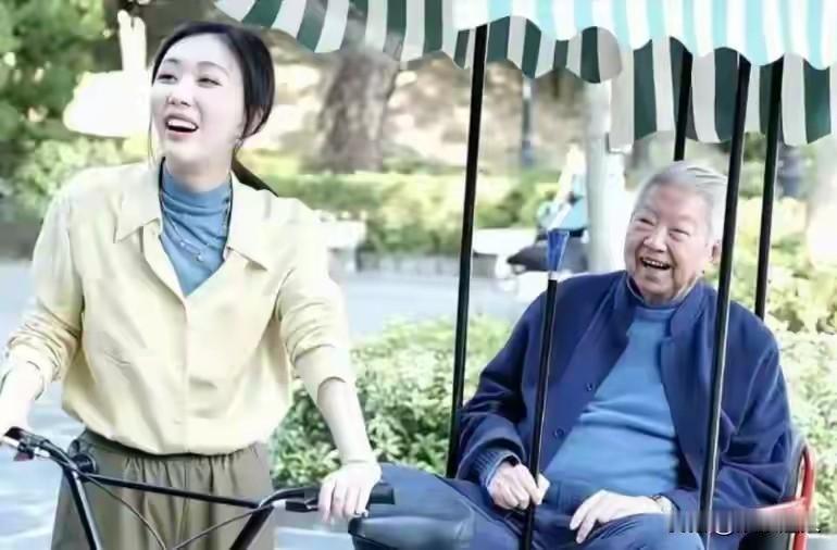 最近，一组田朴珺年轻时的旧照在网上疯传。
王石妻子田朴珺旧照曝光，年轻时的她雪肤