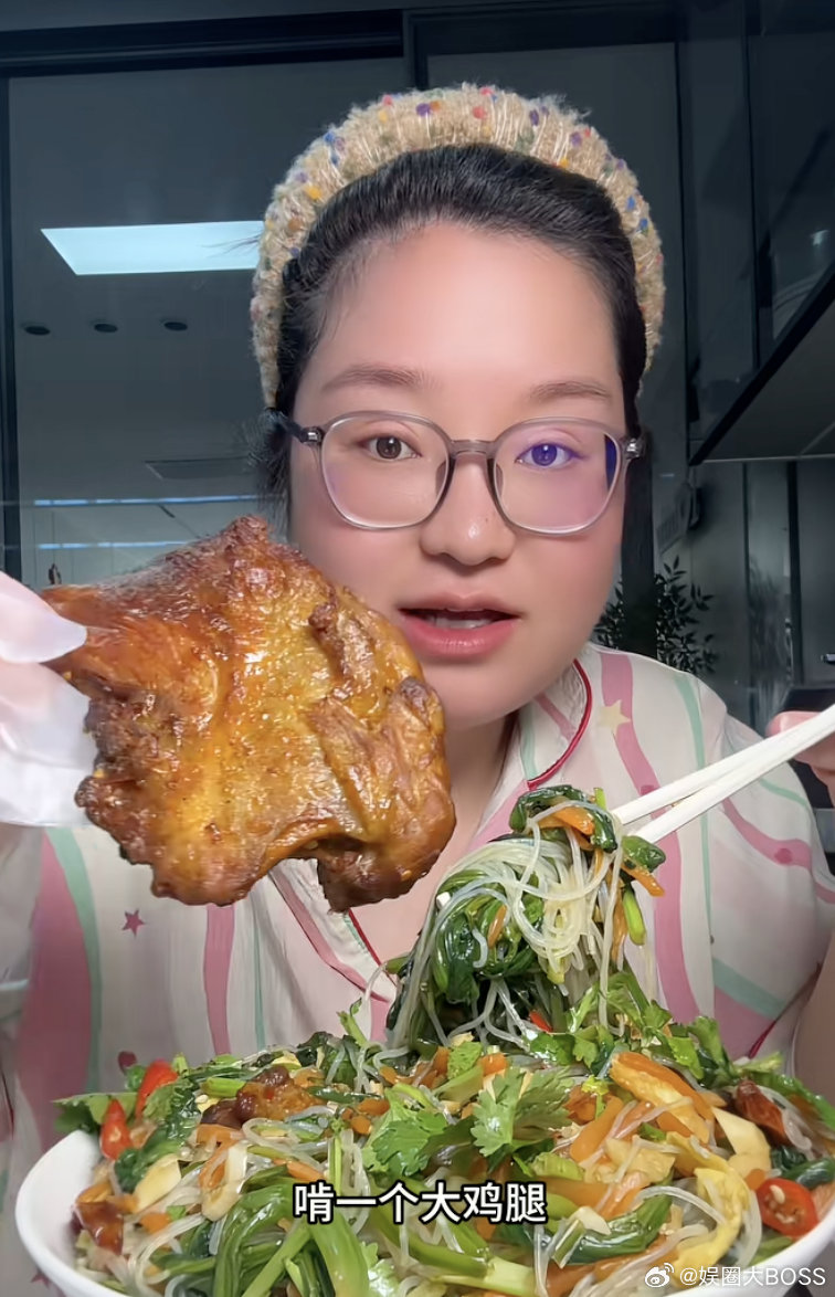 吃播脸脸产女网友一句 “我的青春结束了” 直接破防！陪伴很多人下饭的脸姐彻底蜕变