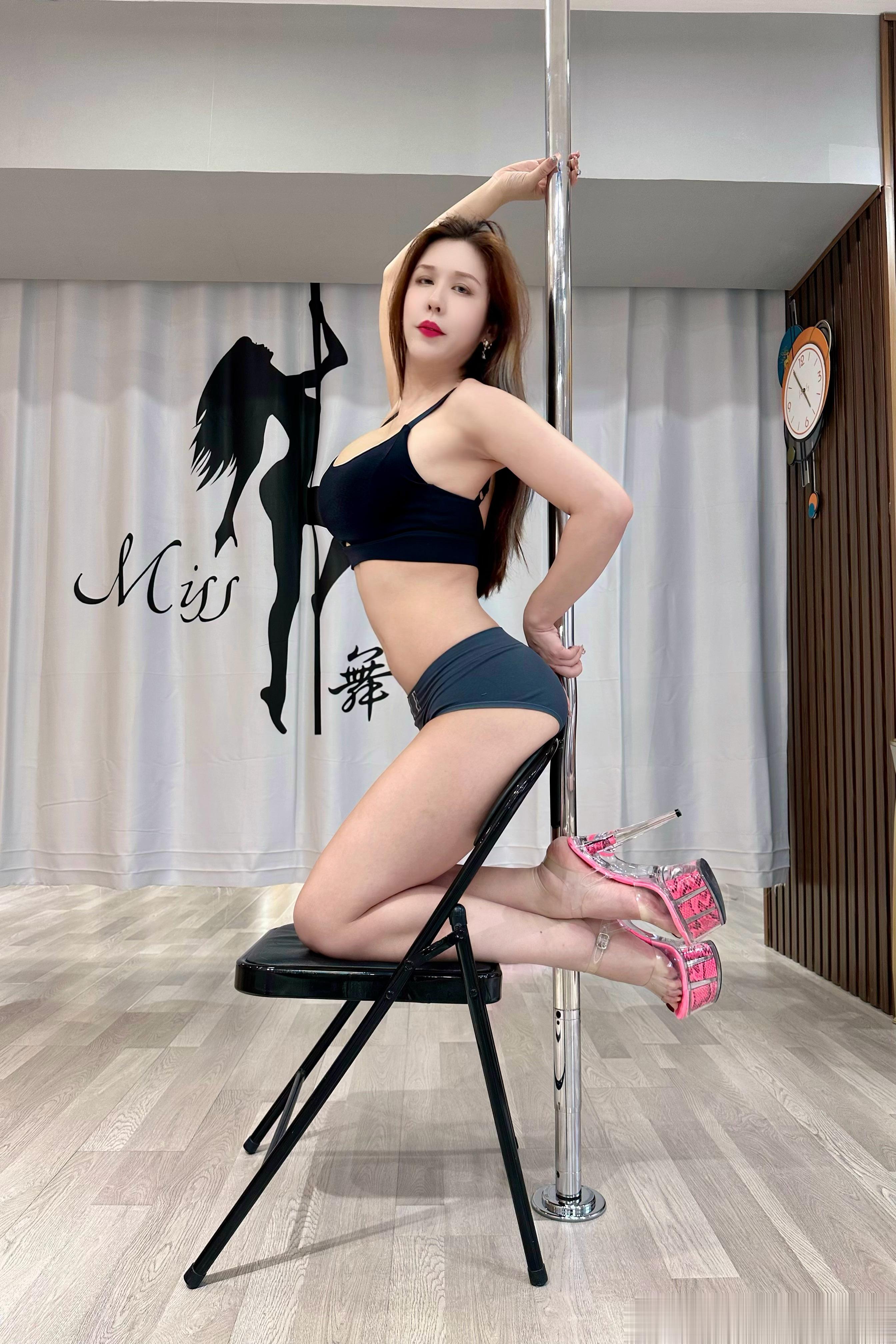 不被定义 庆幸自由#女神##养眼美图#  ​​​