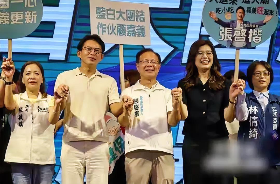 郑丽文7月4日与黄国昌在嘉义同台为民众党嘉义市长参选人张启楷造势，郑丽文在讲话时