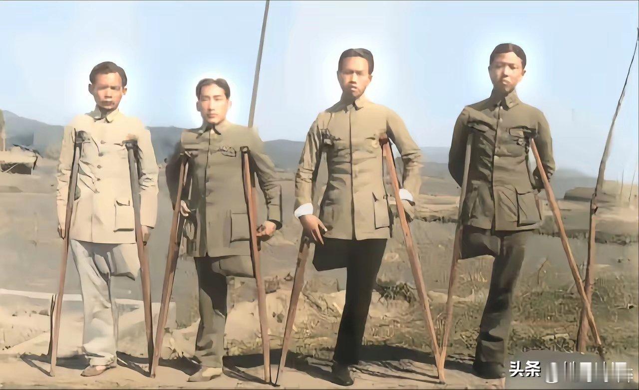 他们虽然在战斗中落下残疾，但腰杆依旧笔直，目光坚定，以伤残之躯尽显中国军人的热血