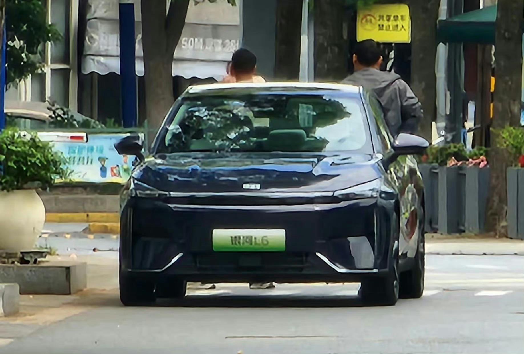 将第三季度上市 吉利银河L6实车曝光基于CMA架构打造，定位紧凑型轿车，并将载新