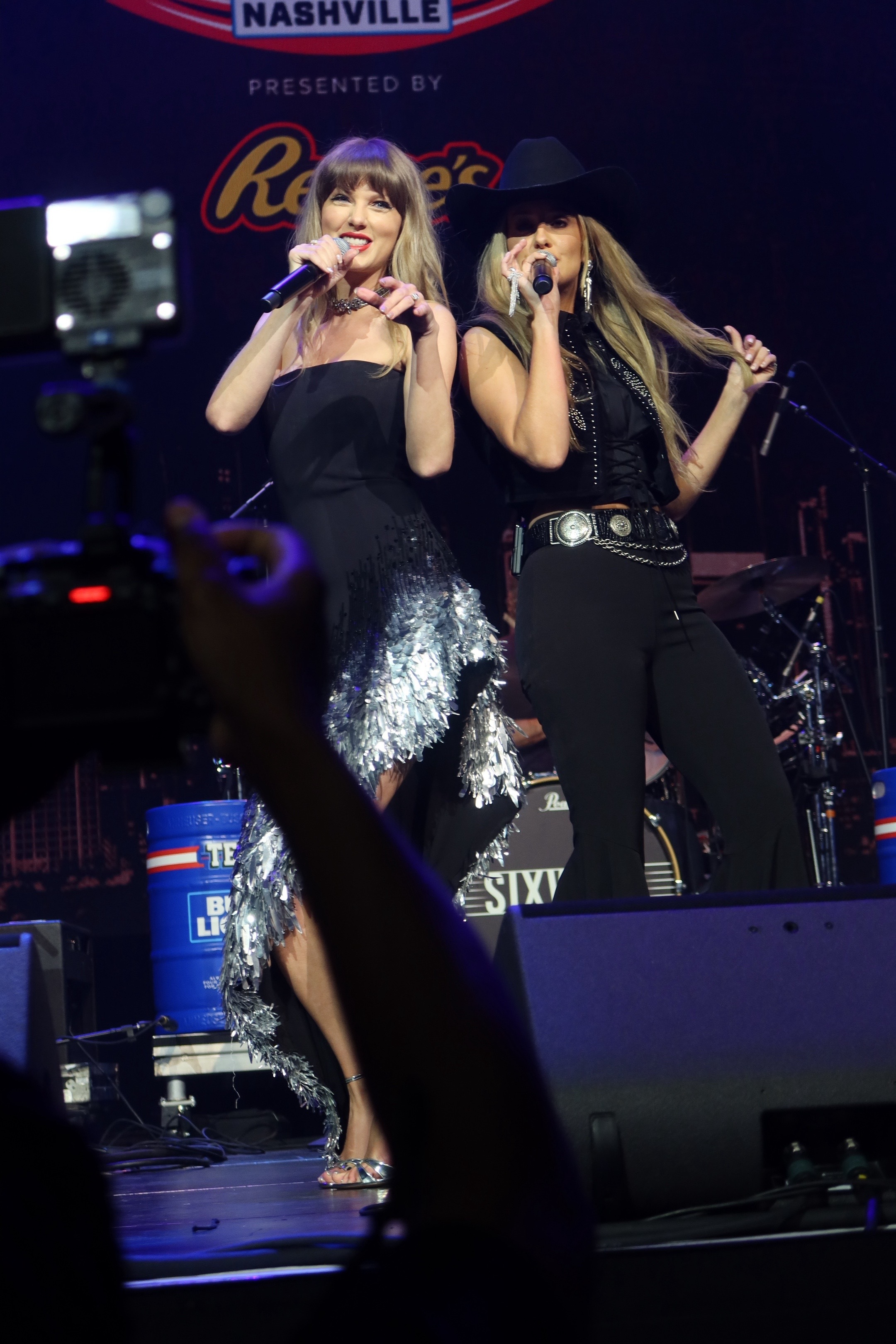 【Pics】霉霉 Taylor Swift 与Lainey Wilson在纳什维