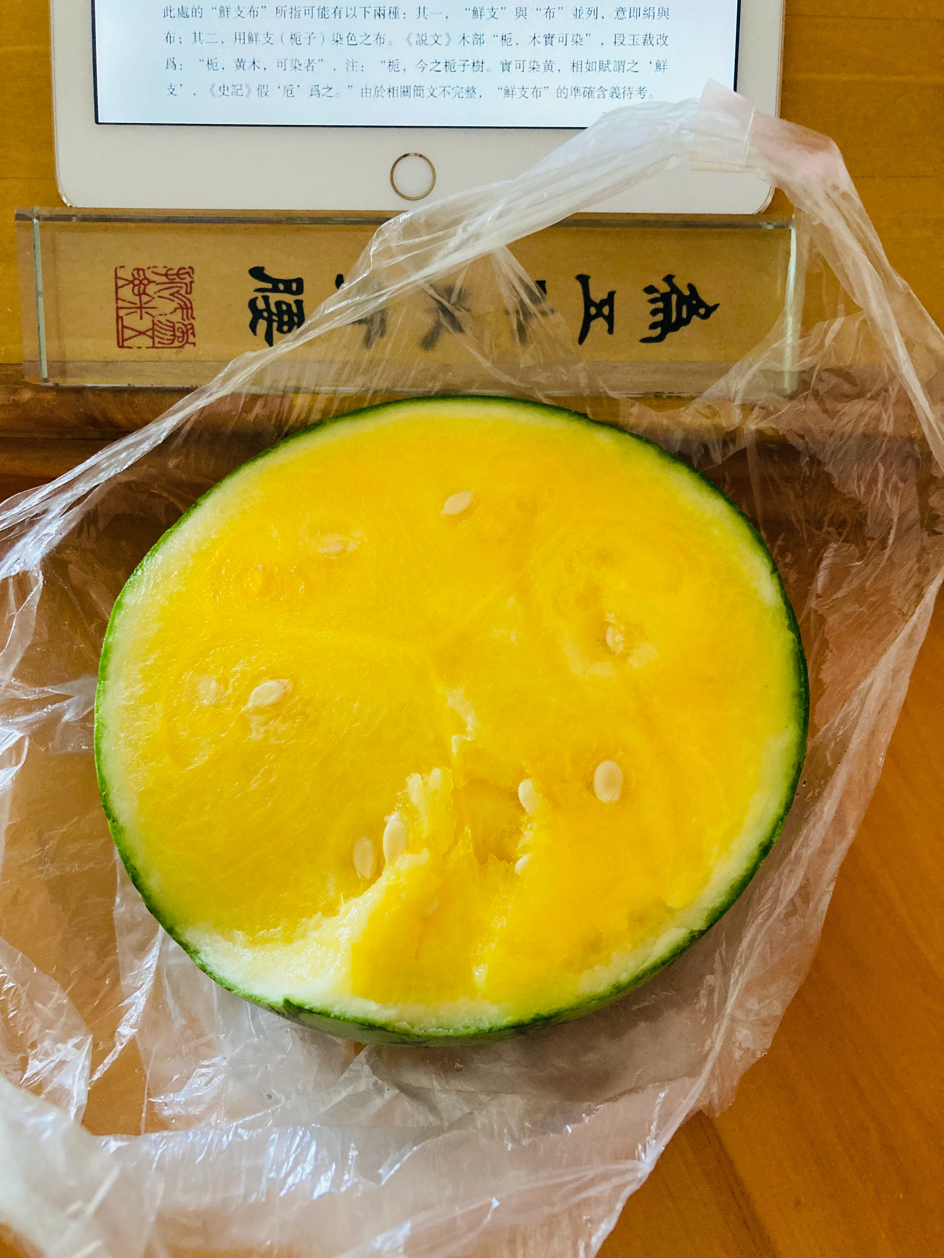 黄瓤小瓜，不咋甜，味道一般般