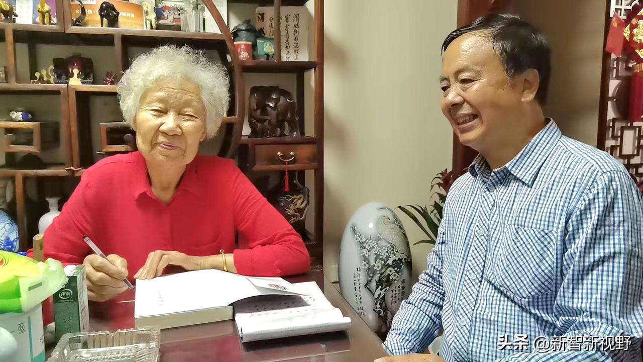 笔下生花意，心中藏乾坤吟诗论乾坤 字里行间藏诗意 笔墨通晓画中情 笔墨记录心情 