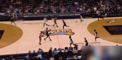 刚才看了马刺对费城的录像，我惊得差点把手机直接摔地上。文班亚马这个2米24的非人