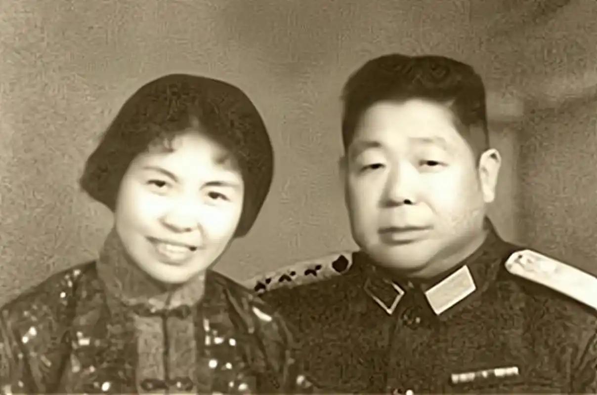 [微风]1949年，陈赓将军一路摸到上海岳父家，谁知他盯着小姨子王璇梅看了半天，