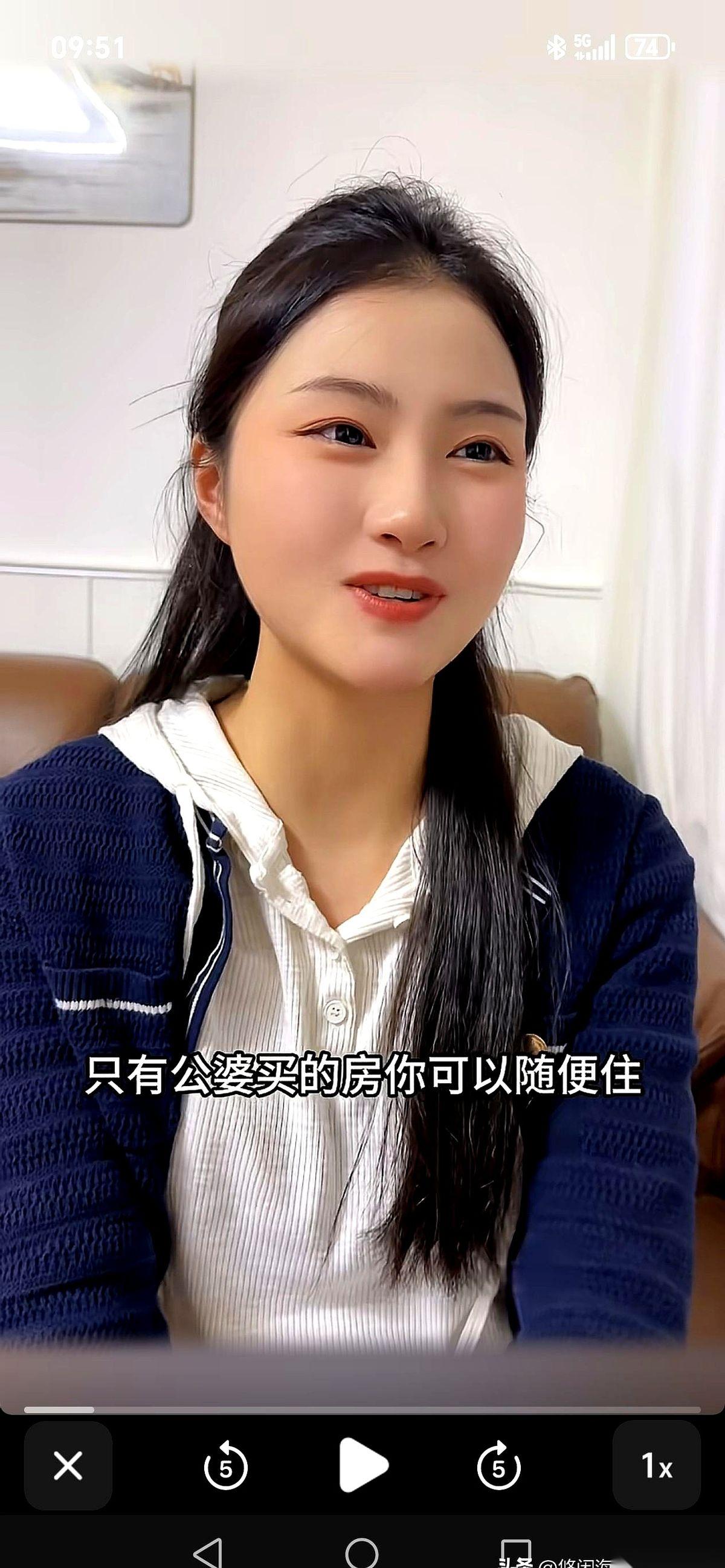 我算是见识过一种“顶级儿媳”了。
进门第一件事，包往沙发上一扔，人就往厨房窜，对