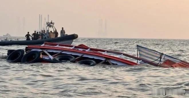 印度海军快艇“击沉”一艘渡轮，造成13人溺水身亡，原来是印度海军一艘快艇，航行时