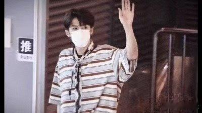 檀健次录制hi6深夜下班路透 檀健次好六深夜下班这个萌啊 你好星期六 檀健次hi