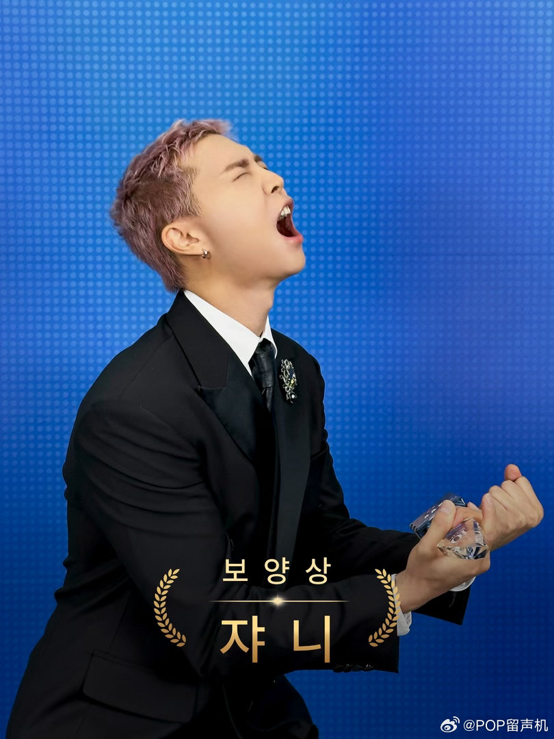 大家好，我是JOHNNY。我想颁给自己的奖项是‘kpop最丑奖’。我想把这个奖项
