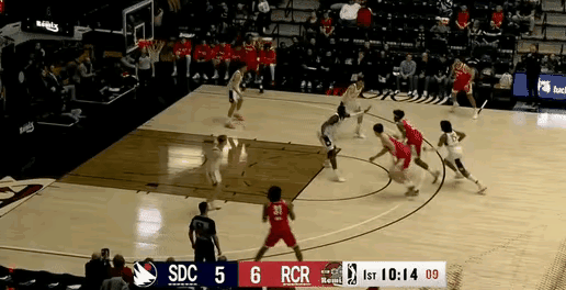 杨瀚森在NBA G联盟闪耀，各种单打行云流水！
杨瀚森本场比赛早早就入状态，重拾