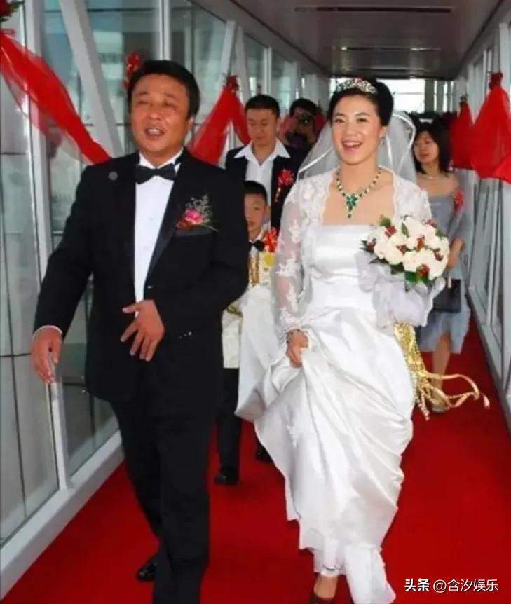 2001年，郭斌和王楠相恋，王楠的父母知道后，就对郭斌说：“你不仅年纪大，而且还