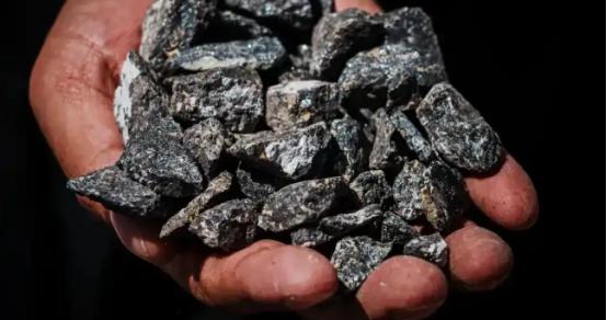 全球稀土博弈愈演愈烈，一边是中国四川牦牛坪矿区实现资源增储，进一步巩固稀土资源优