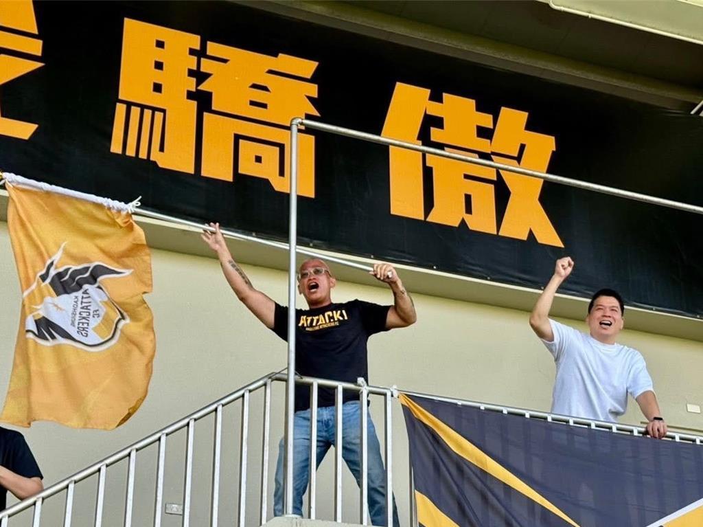 澳洲终于懂事了！女足亚杯台湾球迷喊“台湾加油”遭驱离 绿委无能狂怒！

在澳大利