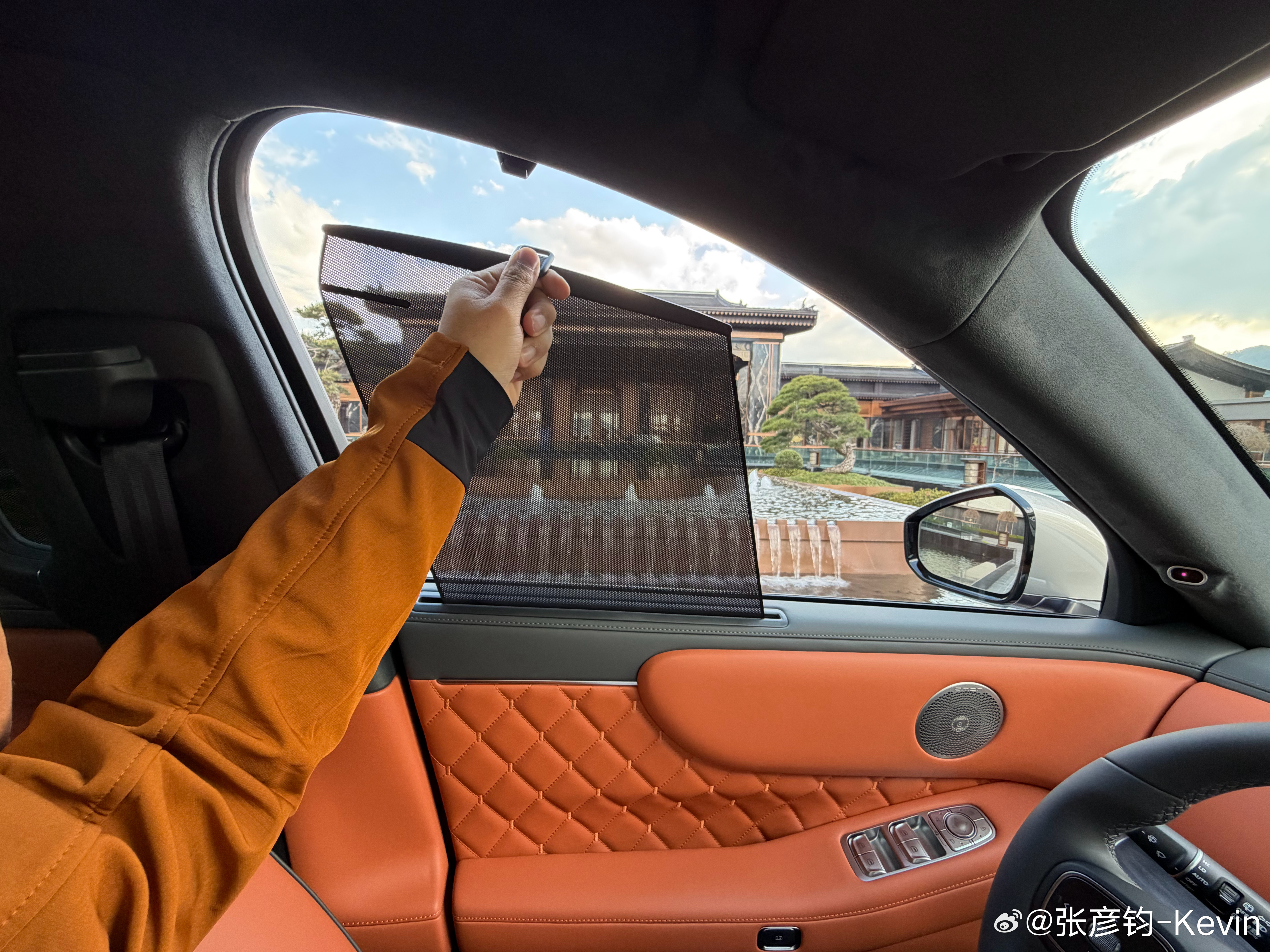 这次来云南排长城魏牌V9X，简单先看了下实车，老魏真挺下本儿做的，质感比我看图片