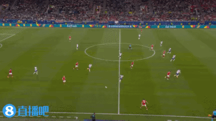 姆巴佩这个单刀球丢得可惜了！法国队后场由守转攻，拉比奥特后场送出穿透性极强的挑传