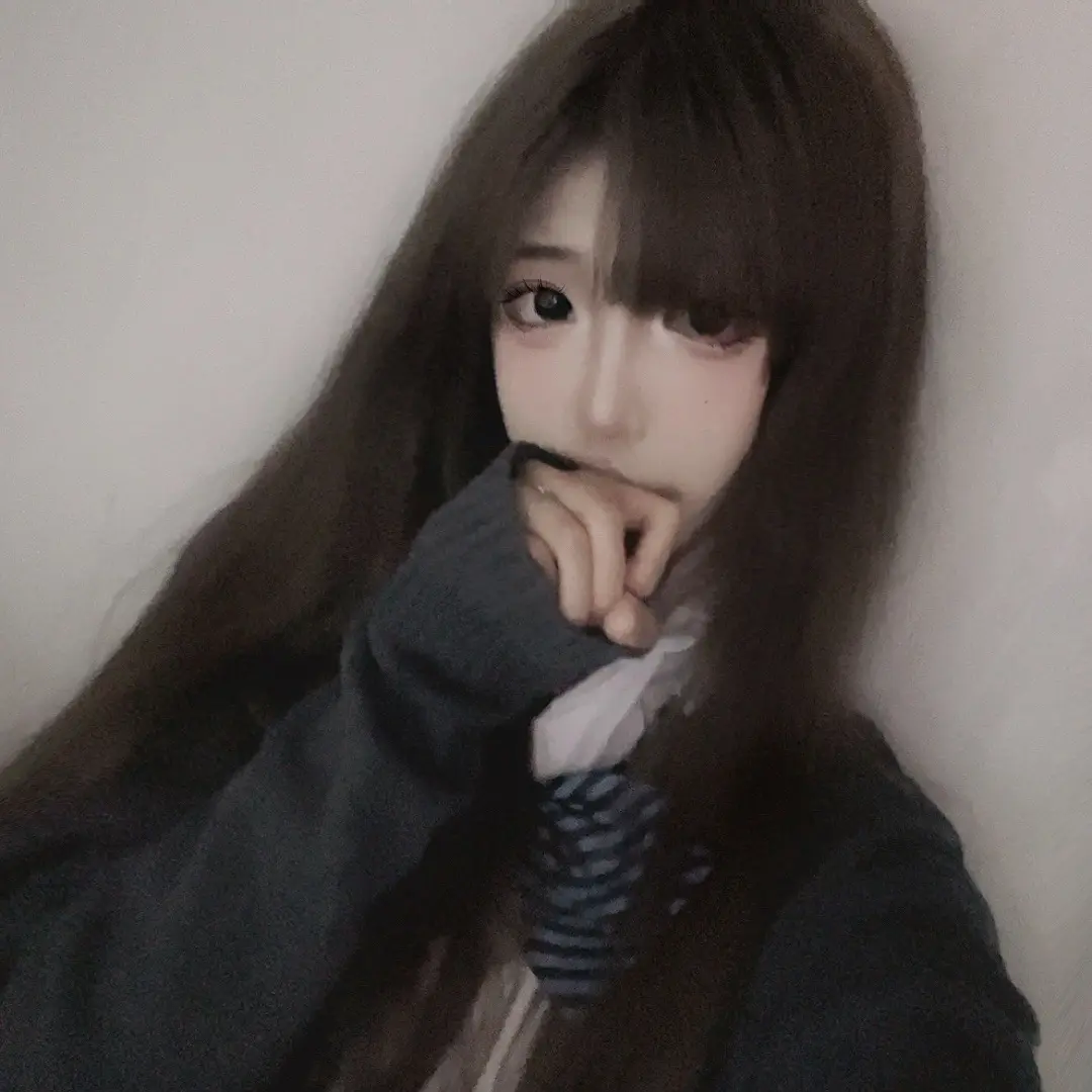 委屈早就攒够了崩溃只是一瞬间的事。