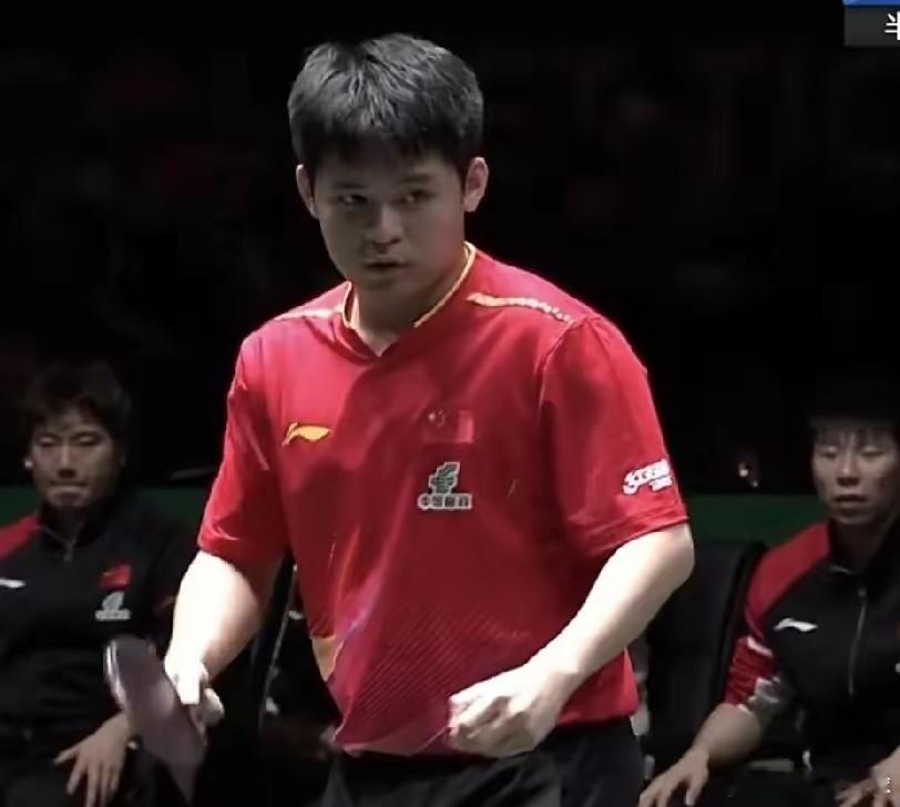 林诗栋2比1张禹珍第三盘男子单打:林诗栋对阵张禹珍。这是双方第2次交手。首局，林