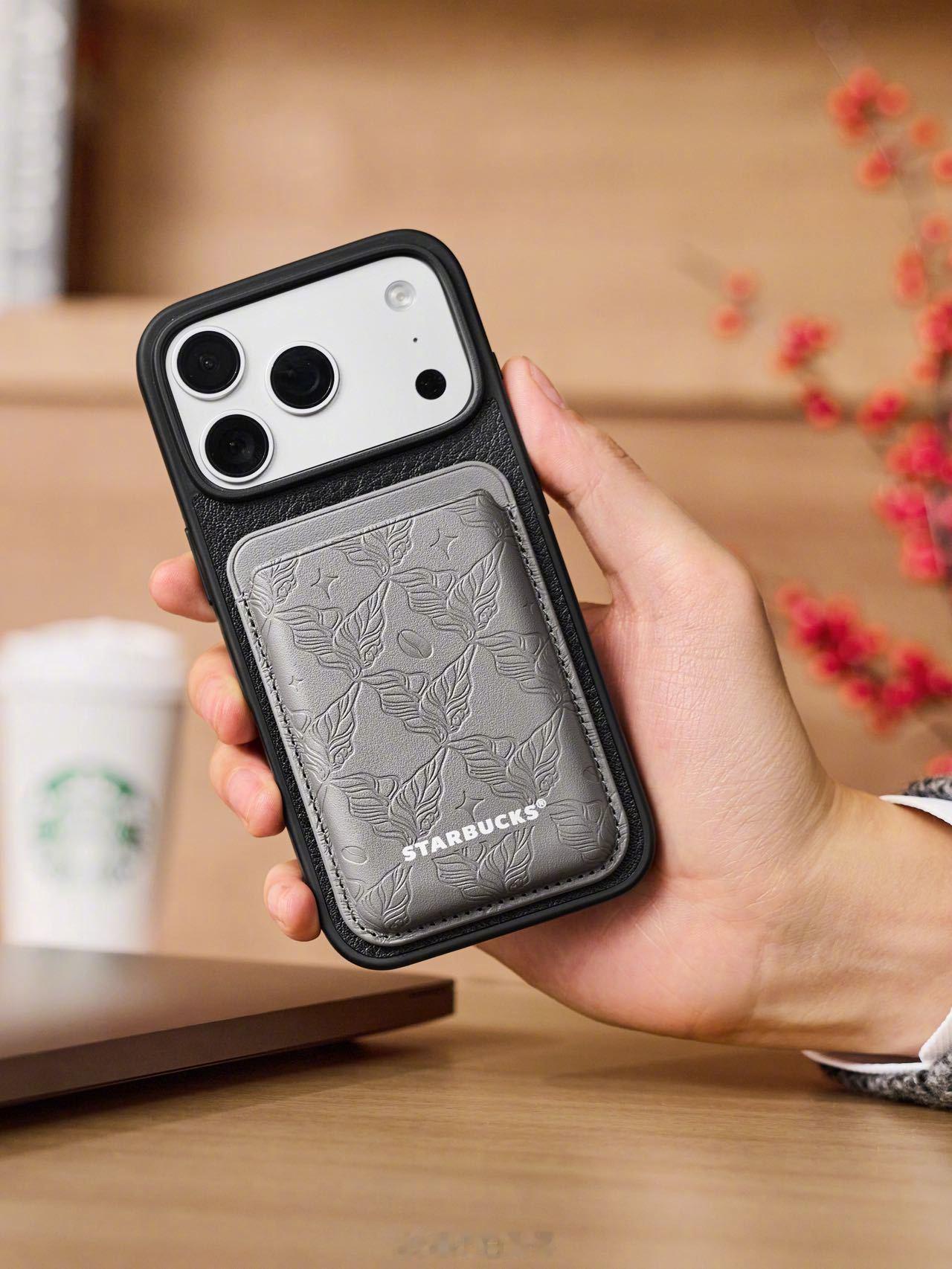 星巴克也出手机壳了看着有点厚重消费250块钱即有机会预约大家觉得这后盖设计怎么样