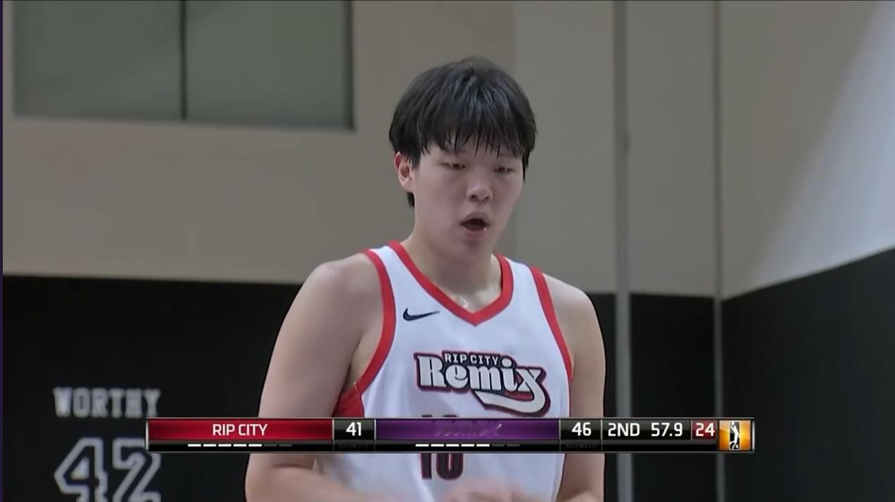 对咯，杨瀚森就得要参与这种快攻啊。现在nba打得好的中锋都得要能参与快攻的。中锋