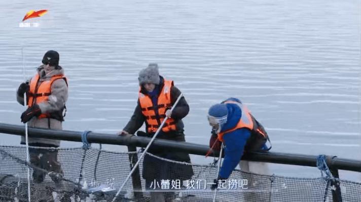 黄小蕾姚琛川渝捞鱼王黄小蕾姚琛相爱相杀姐弟 川渝姐弟组船上整活笑不活了！黄小蕾放