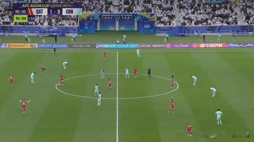 笑话，国足0-0卡塔尔，三场比赛一球没进国足彻底成了全世界的笑话，没一场比赛国足