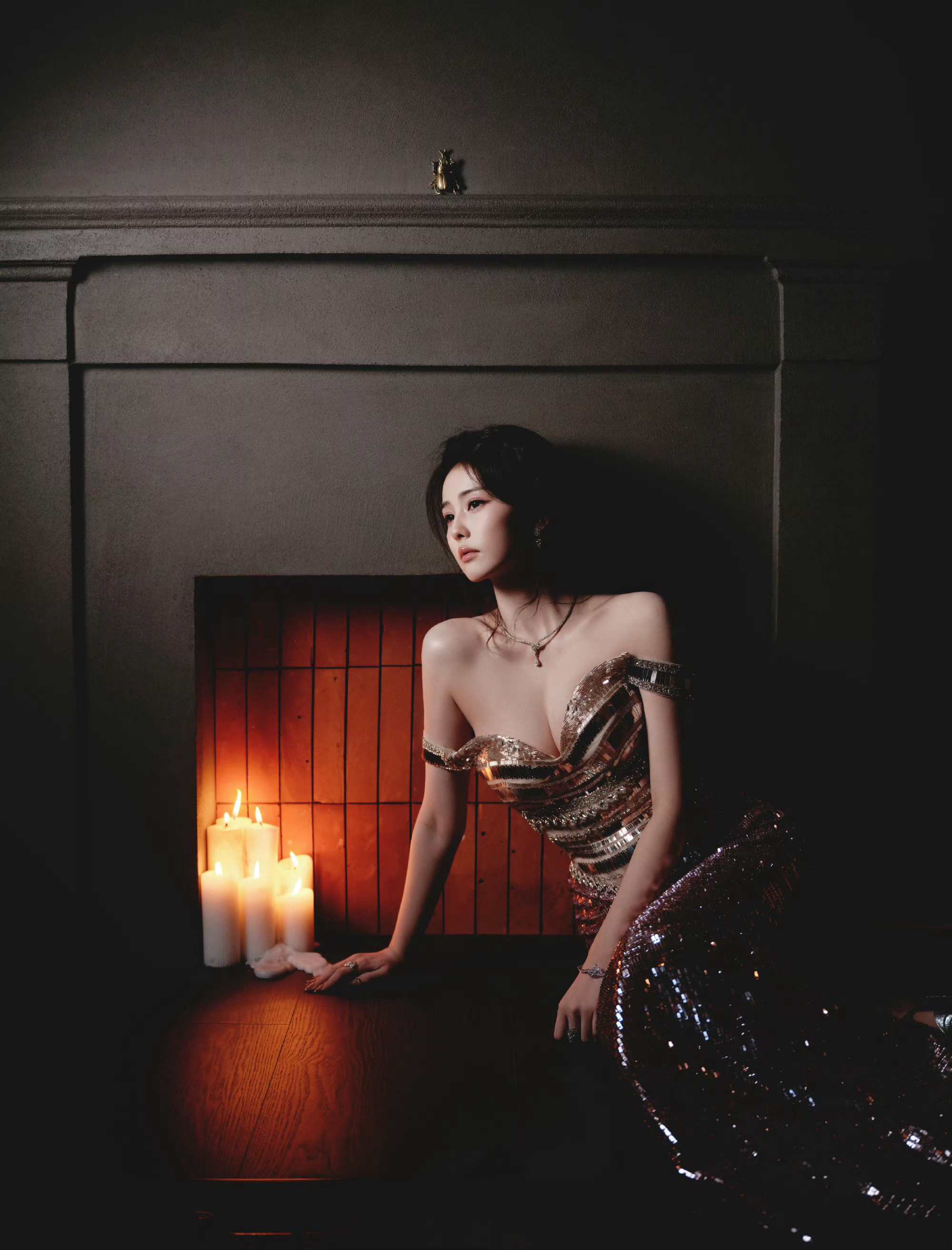 白鹿 今日品牌活动造型，一袭Hacchic Couture亮片裙勾勒曼妙身姿，D