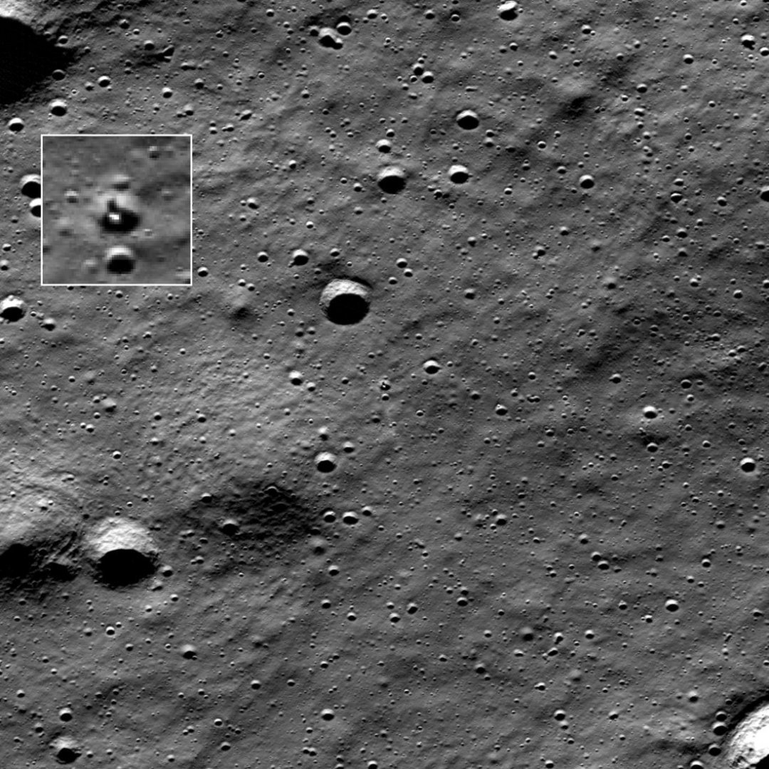 美国月球勘测轨道飞行器(LRO)拍摄的IM-2月球着陆器，好像着到月坑里😲 ​