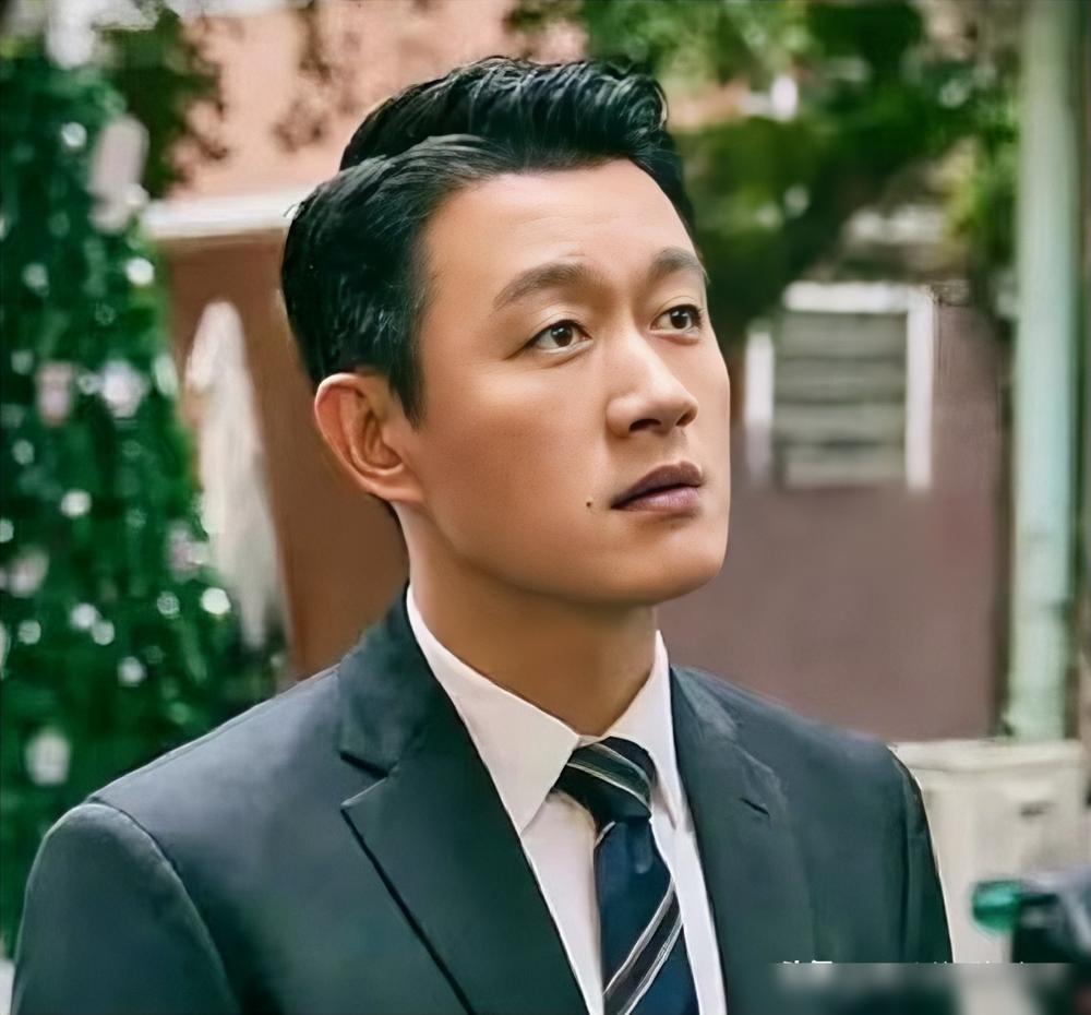 看了“夜色正浓”
​
我敢说
​
现实里李东明这种人，不仅得不到爱情
​
这话说