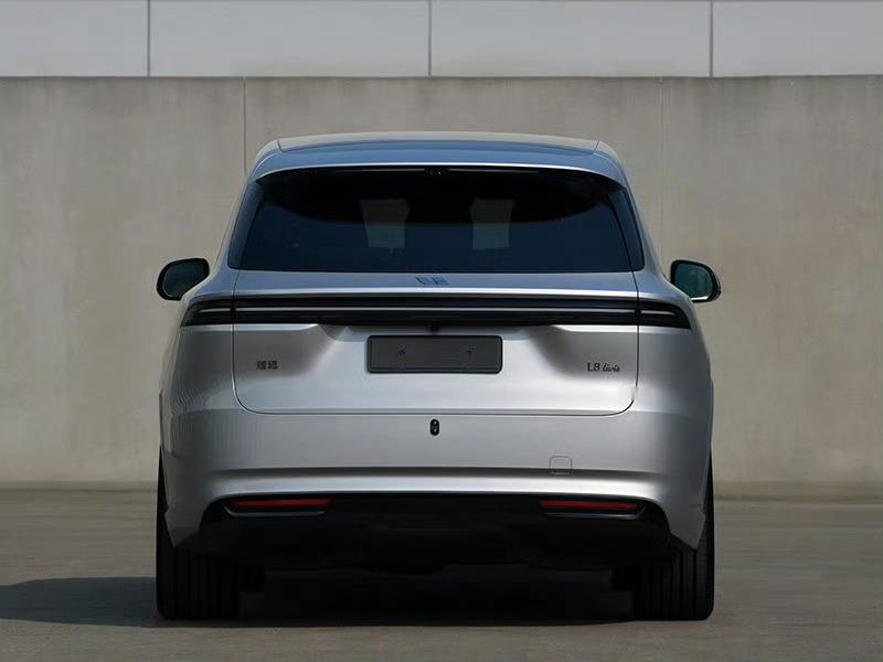 理想L8也有拼色、也有Livis版。那该如何规避之前的套娃标签呢？